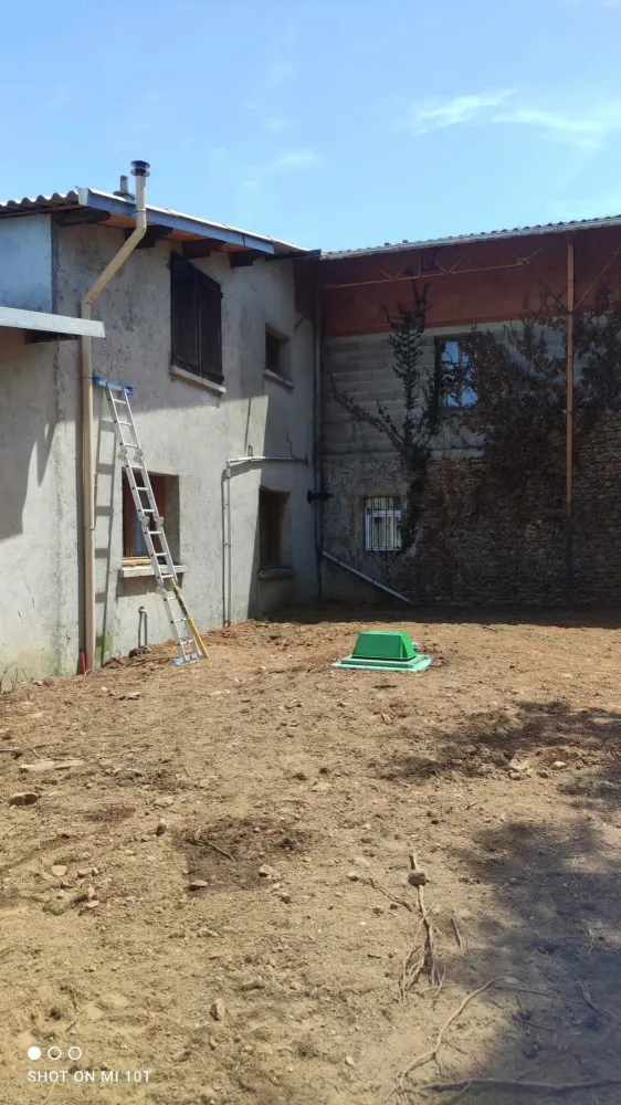 Raccordement tout-à-l'égout près de Pinas